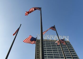 Wall Street Rises as Growth Stocks Lead and Yields Ease